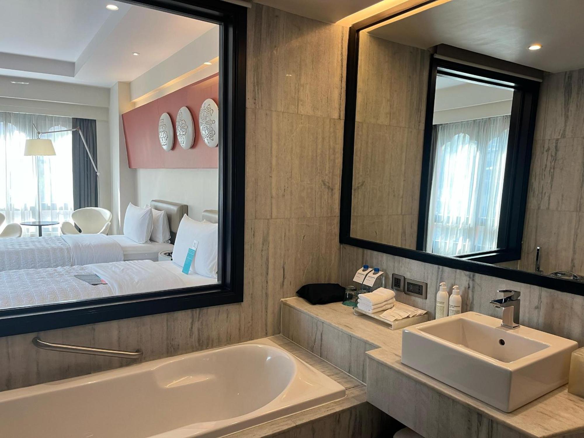 Le Meridien Θίμφου Εξωτερικό φωτογραφία